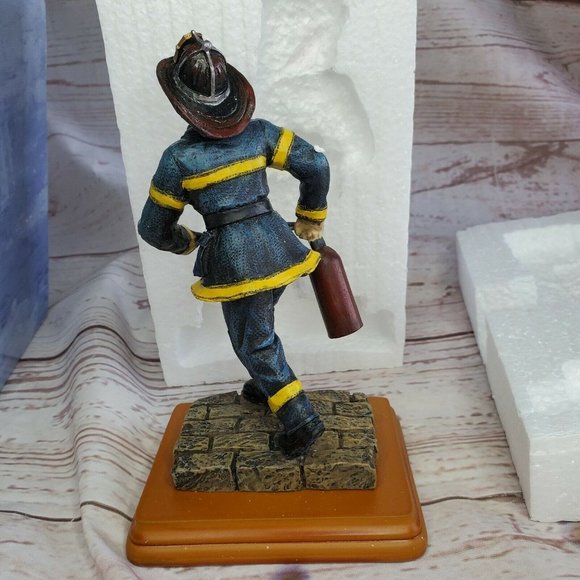 7.5" American Great Heroes Fire Extinguisher Carrying Fireman FG7212 Home Décor - Picture 8 of 12